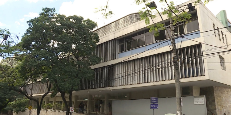 Despachantes reclamam de falhas no sistema do Detran e atraso de serviços em BH