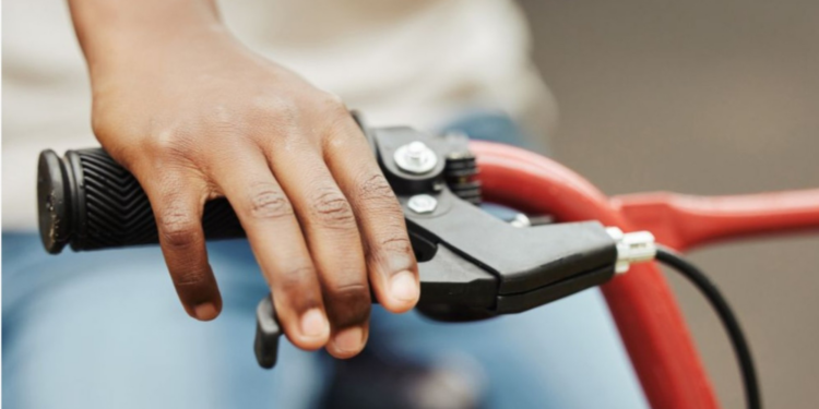 Ciclista morre atropelado por carro na MG-050, em Itaúna