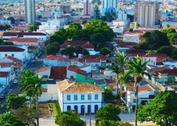 Kit churrasco e R$ 1 mil: Prefeitura em MG vai premiar moradores em concurso de rua mais enfeitada para a Copa