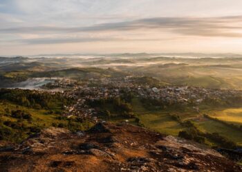 Entre o passado nuclear e as terras raras: cidade do Sul de Minas vive novo ciclo mineral 40 anos depois