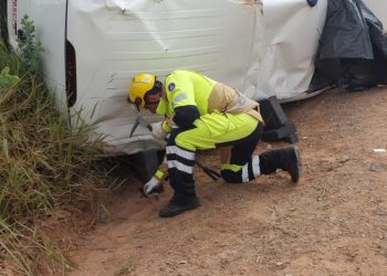 Motorista morre em capotamento na Fernão Dias em MG