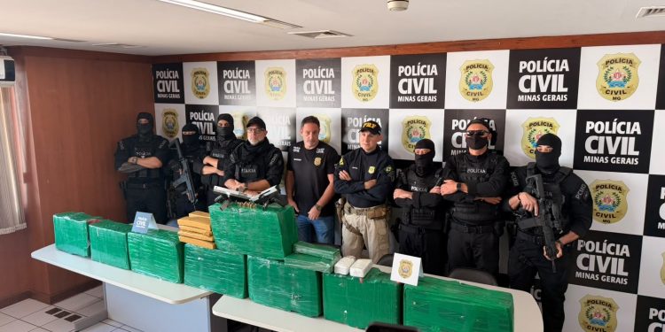 Submetralhadoras e 200 kg de drogas são apreendidos e duas pessoas são presas em Uberlândia na operação 'Cerco Fechado'